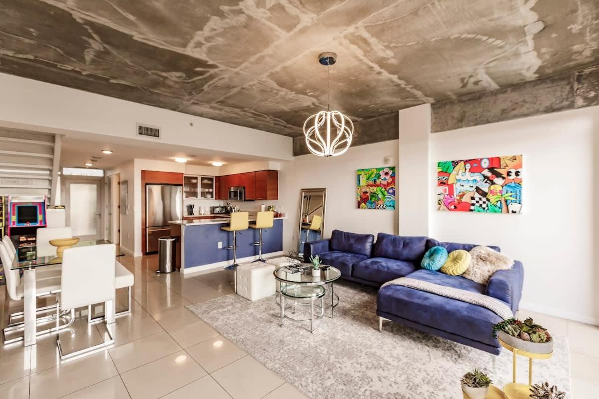 Hang Ten- Large Townhome Lux Amenities Parking *