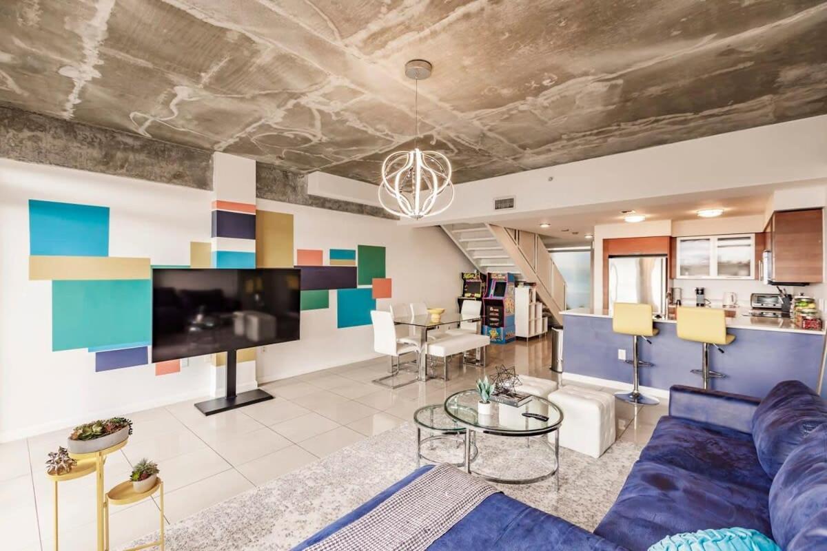 Hang Ten- Large Townhome Lux Amenities Parking *