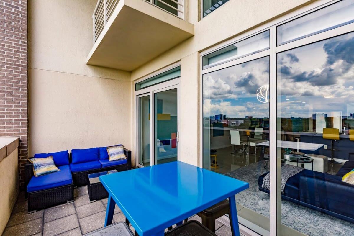 Hang Ten- Large Townhome Lux Amenities Parking Miami