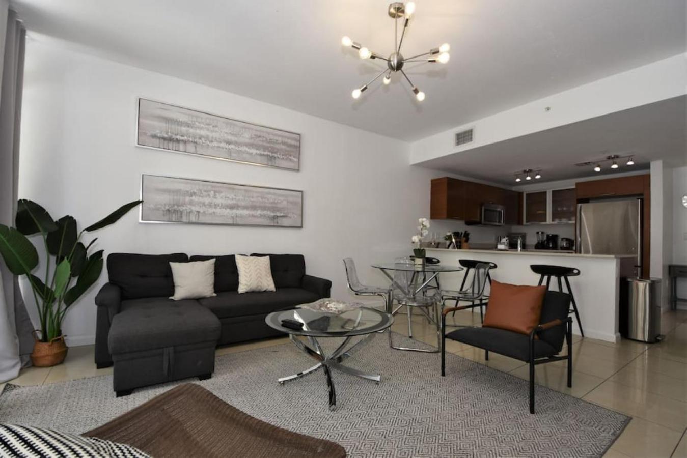 Lovely Midblock Building 1 Bedroom 1 Bathroom