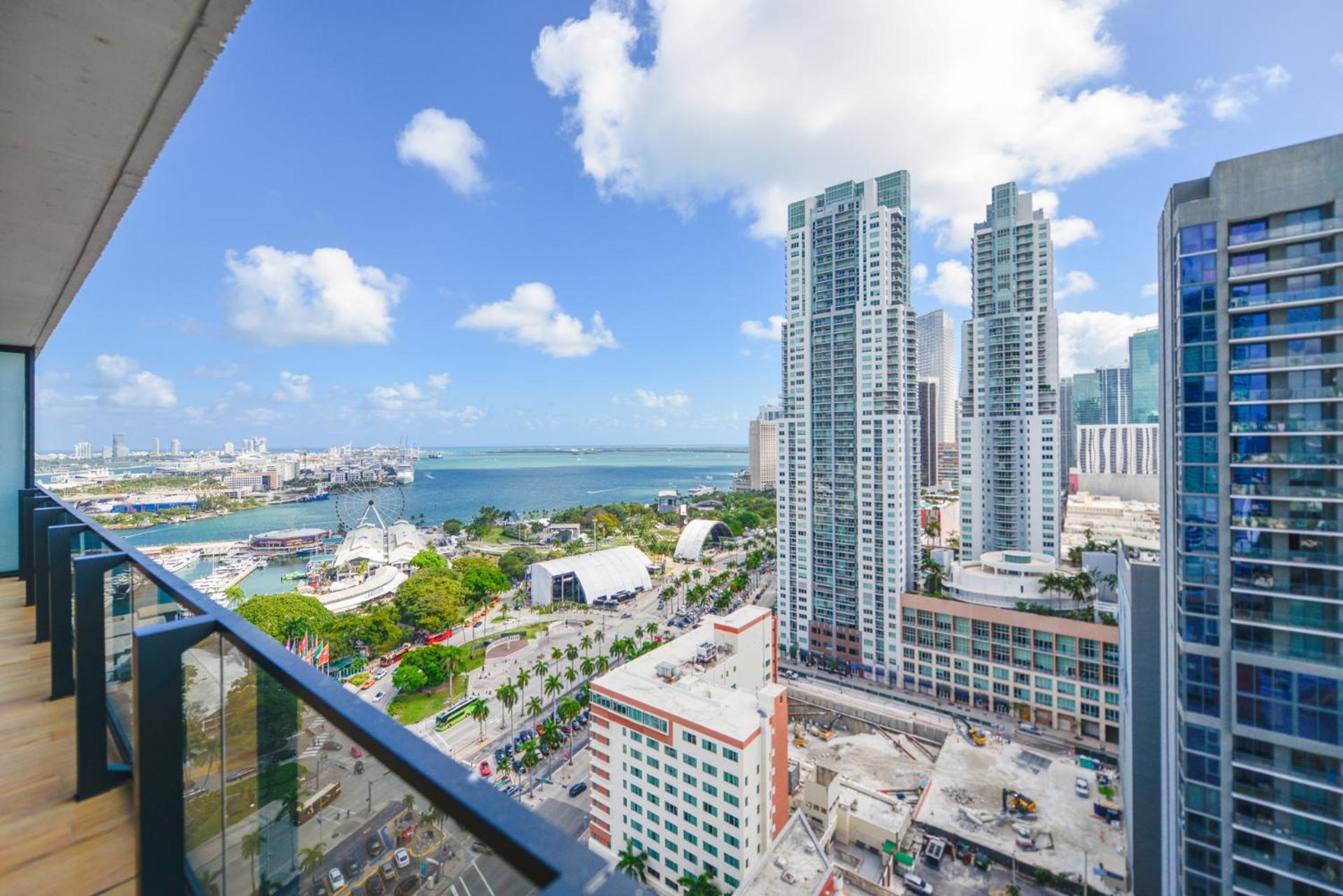 Breathtaking Views Near Bayfront Park * Miami