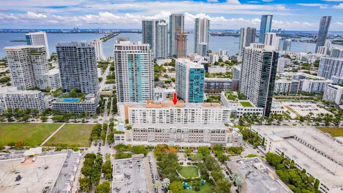 Hang Ten- Large Townhome Lux Amenities Parking *