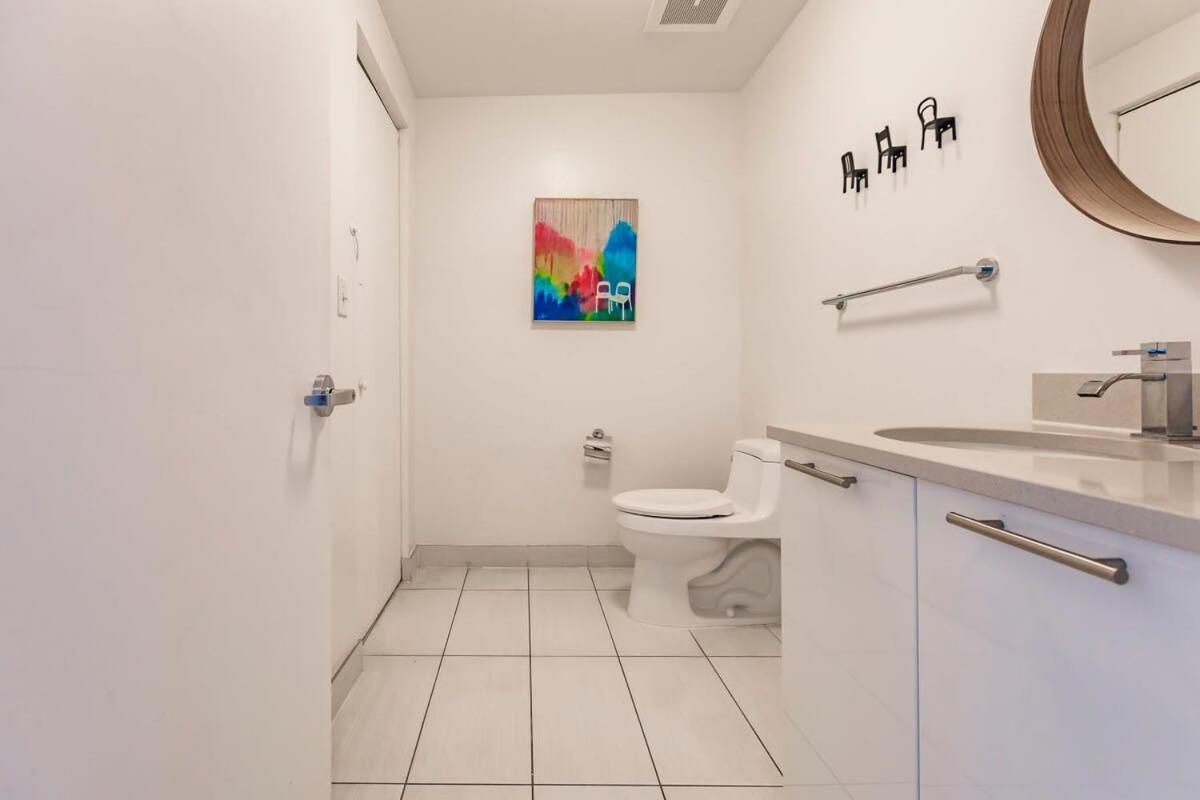 Hang Ten- Large Townhome Lux Amenities Parking *
