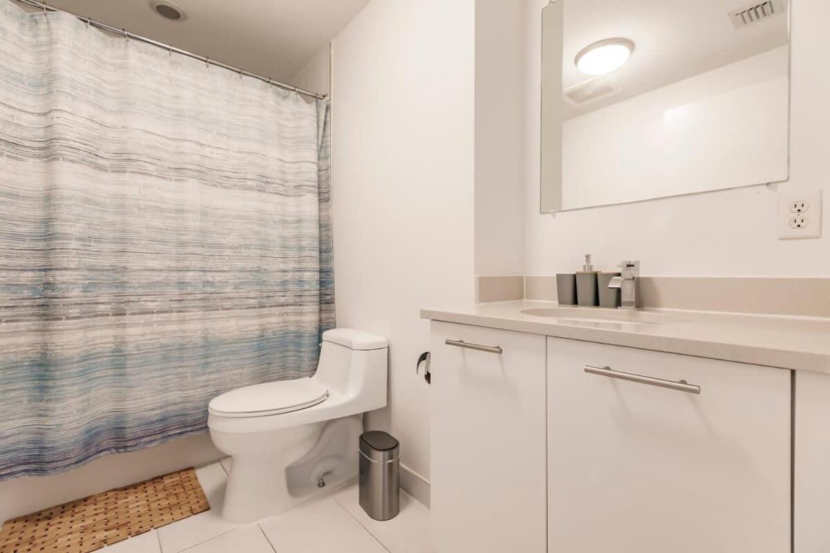 Hang Ten- Large Townhome Lux Amenities Parking