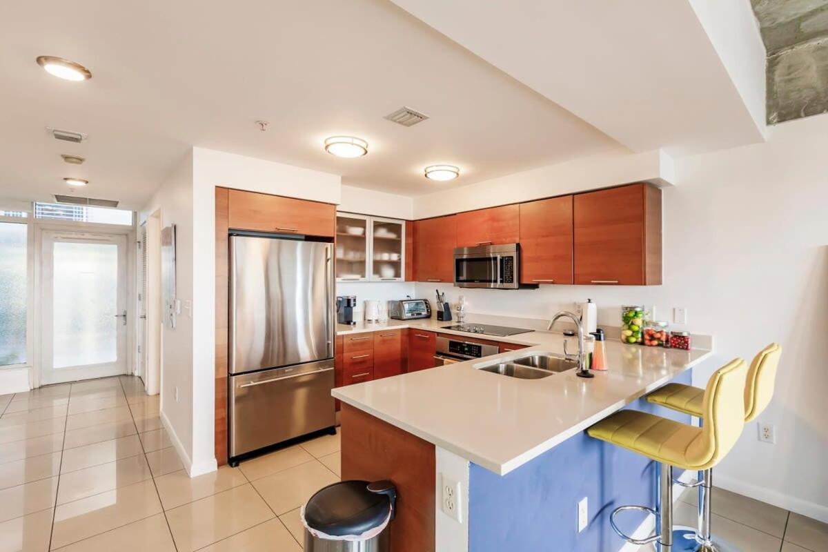 Apartment Hang Ten- Large Townhome Lux Amenities Parking Miami