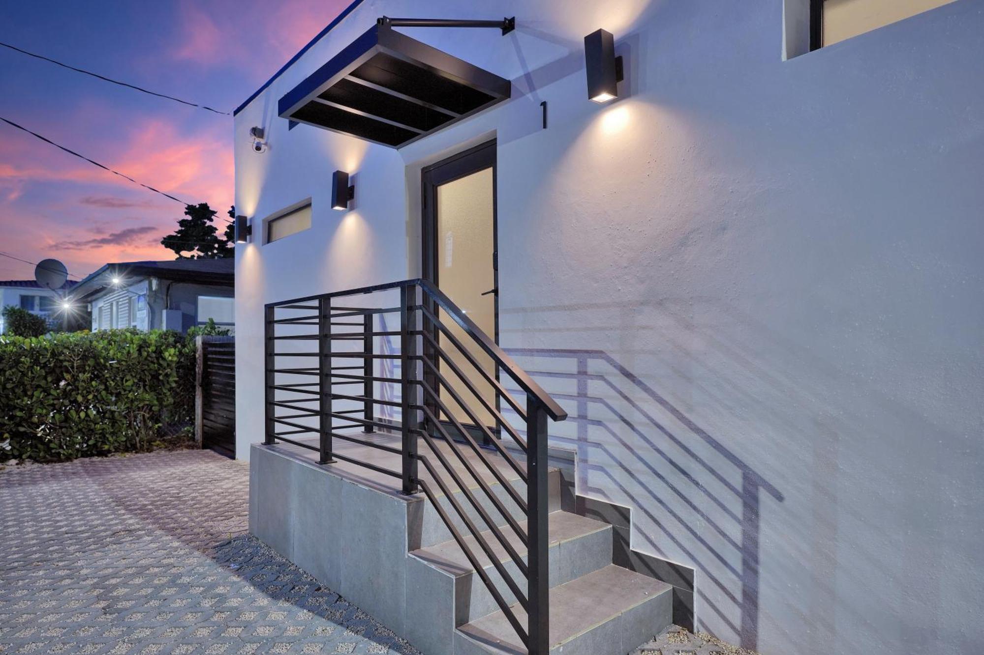 Apartment 1 *