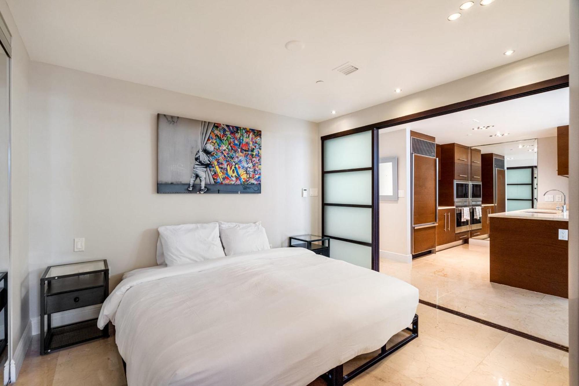 Luxury 2 Bd Free Pool + Gym + Holiday home Miami