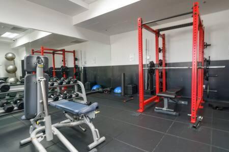 New Contempo - Bay Views & All Amenities *