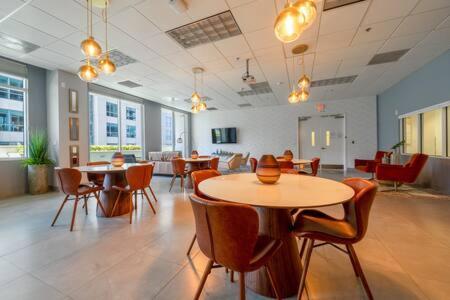 New Contempo - Bay Views & All Amenities