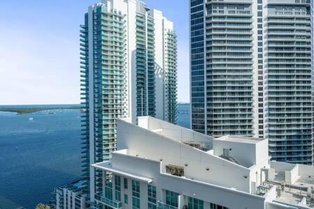 New Contempo - Bay Views & All Amenities