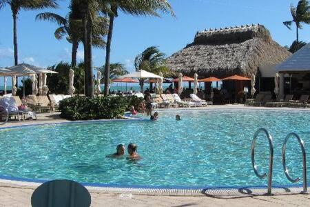 The Palms, Ocean View Located At Ritz Carlton - Key Biscayne Holiday home