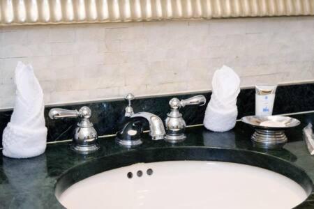 The Palms, Ocean View Located At Ritz Carlton - Key Biscayne Holiday home