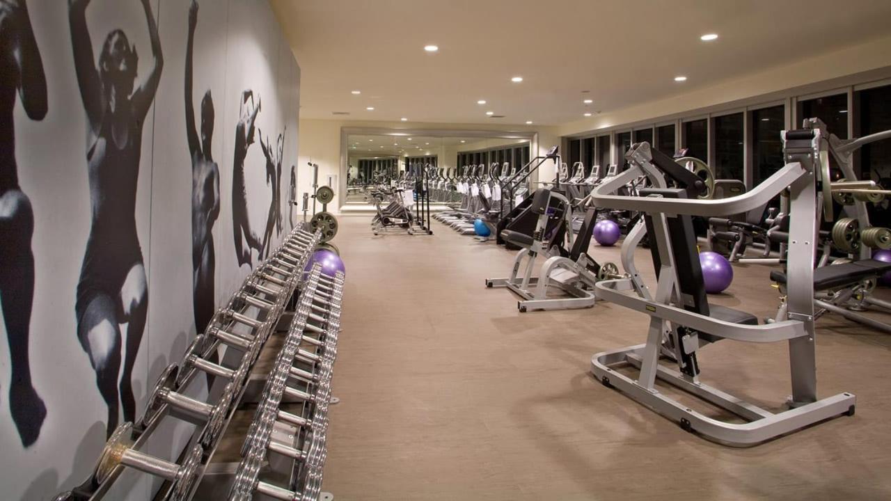 Luxury 2 Bd Free Pool + Gym + Holiday home *