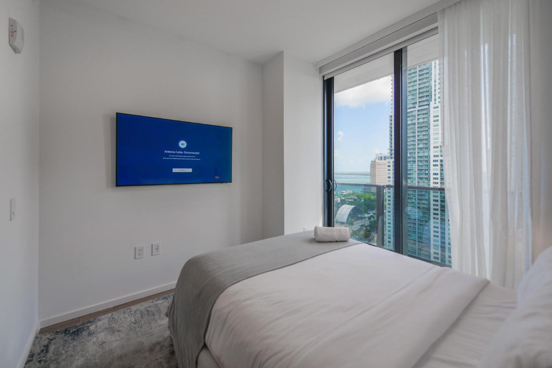 Breathtaking Views Near Bayfront Park Apartment *