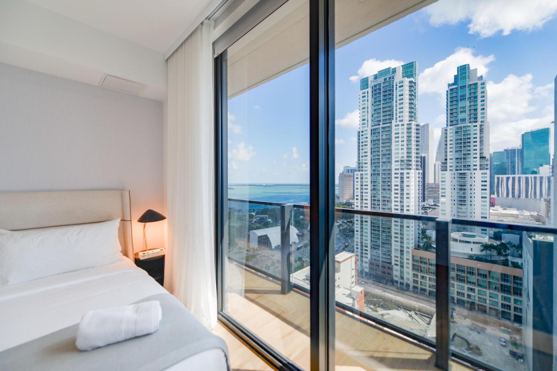 Apartment Breathtaking Views Near Bayfront Park