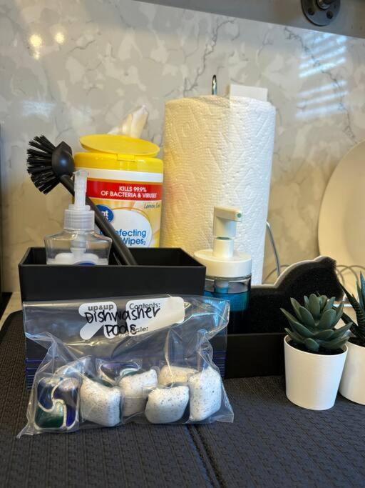 Wynwood House, Sleeps 8, Gazebo, Bbq, Washer & Dryer, Coffee Station Holiday home Miami
