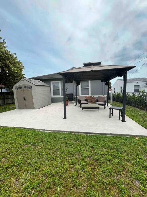 Wynwood House, Sleeps 8, Gazebo, Bbq, Washer & Dryer, Coffee Station