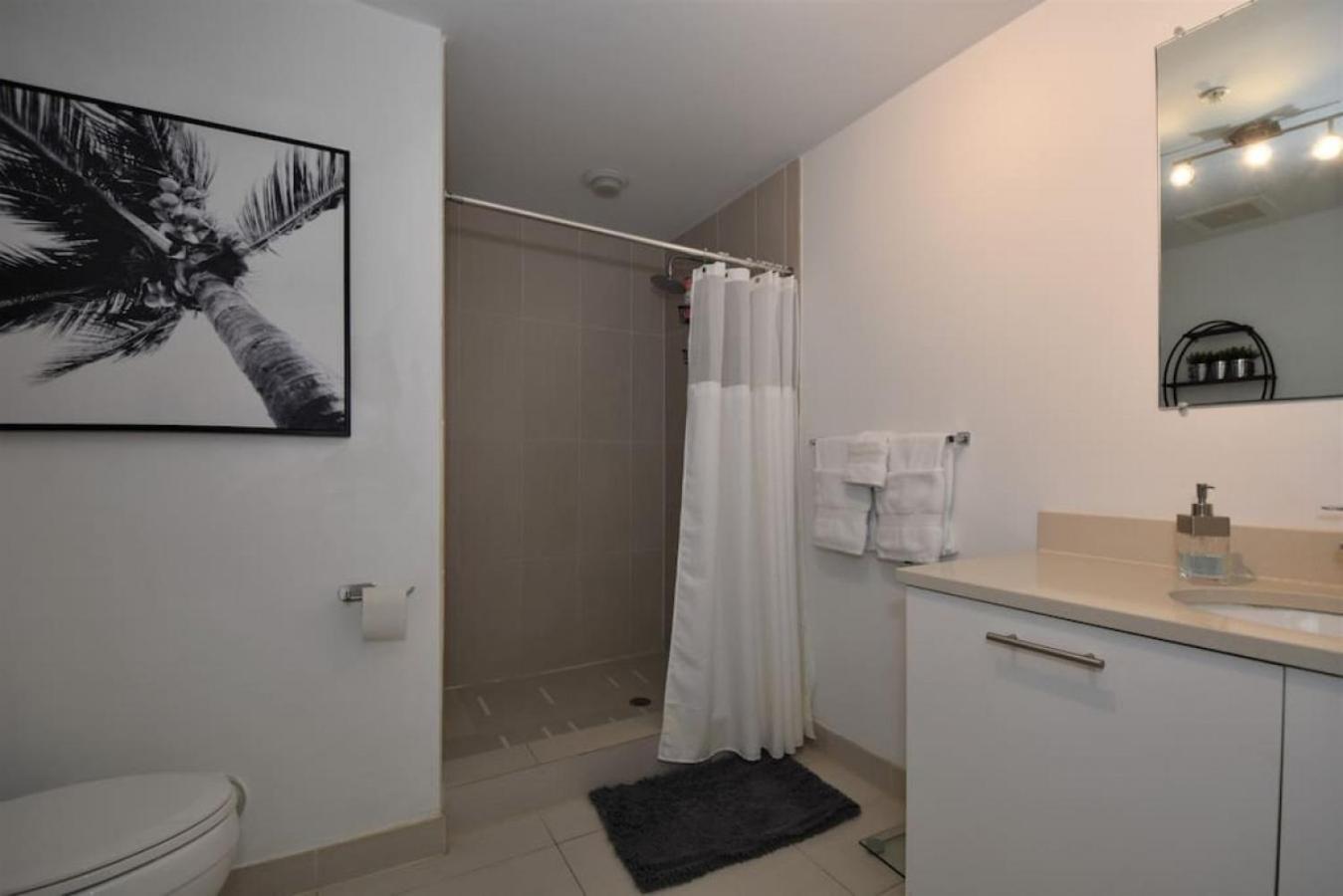 Lovely Midblock Building 1 Bedroom 1 Bathroom
