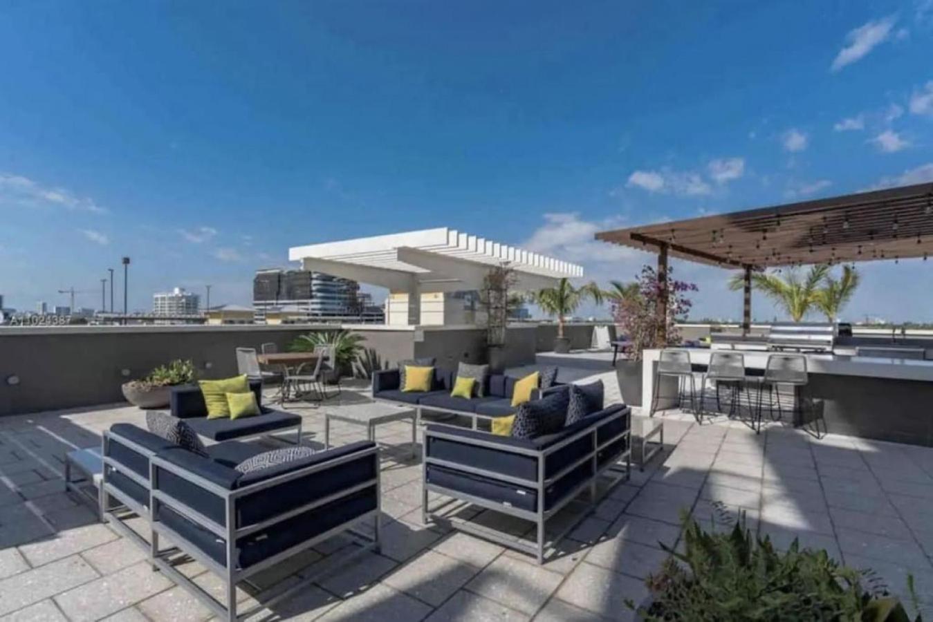 Apartment Lovely Midblock Building 1 Bedroom 1 Bathroom Miami