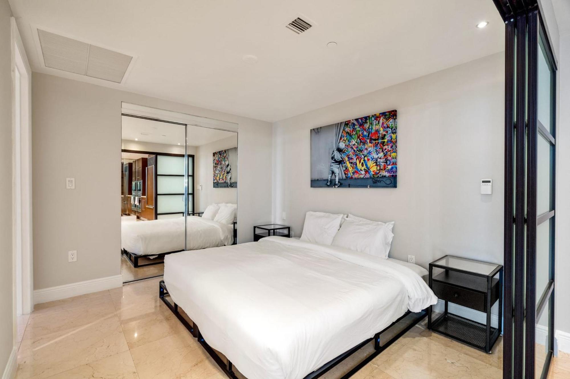 Luxury 2 Bd Free Pool + Gym + Miami