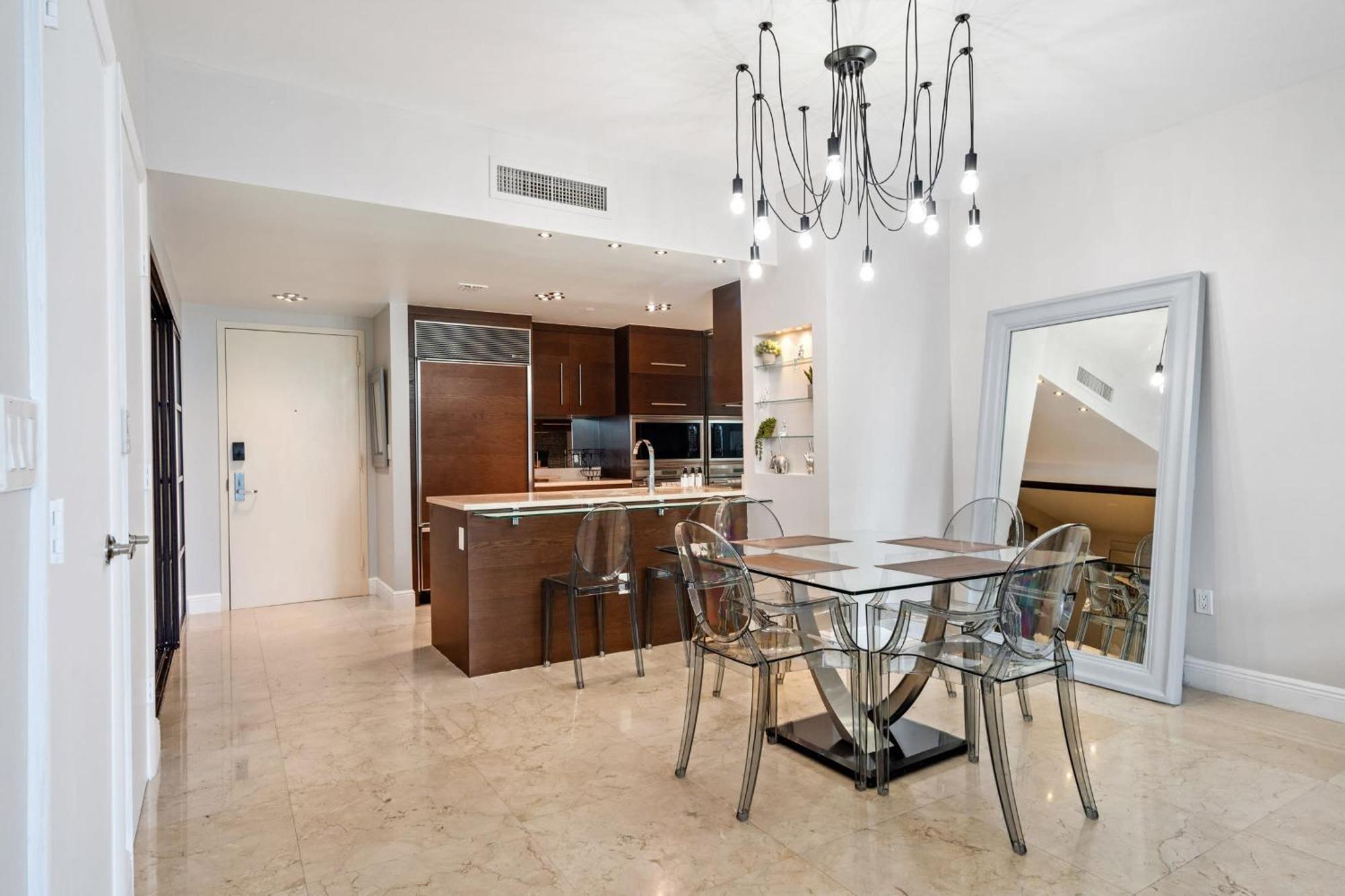 Luxury 2 Bd Free Pool + Gym + Holiday home *