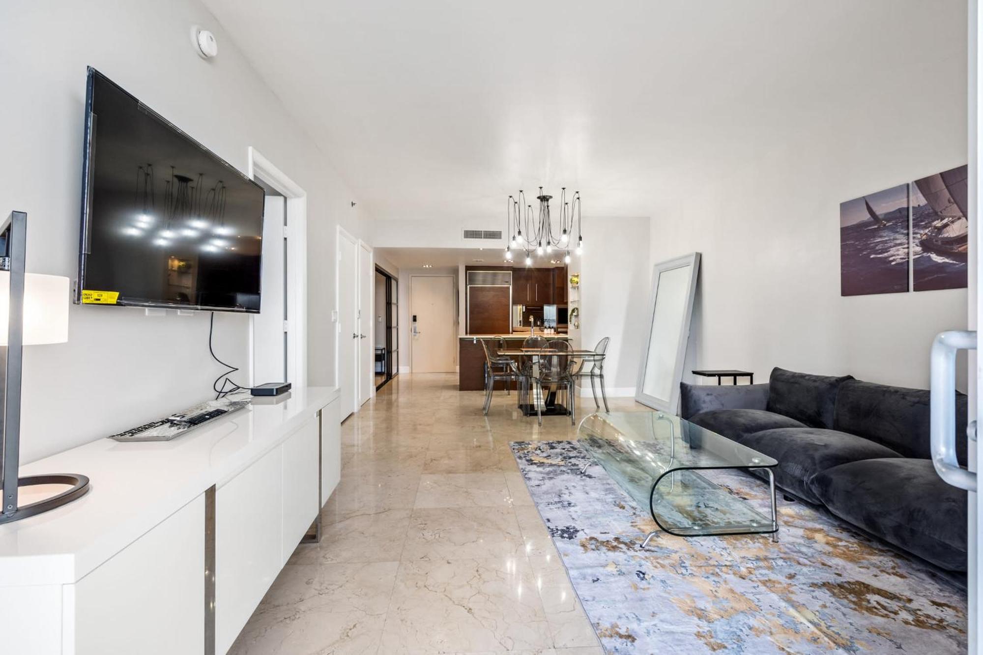 Luxury 2 Bd Free Pool + Gym + * Miami