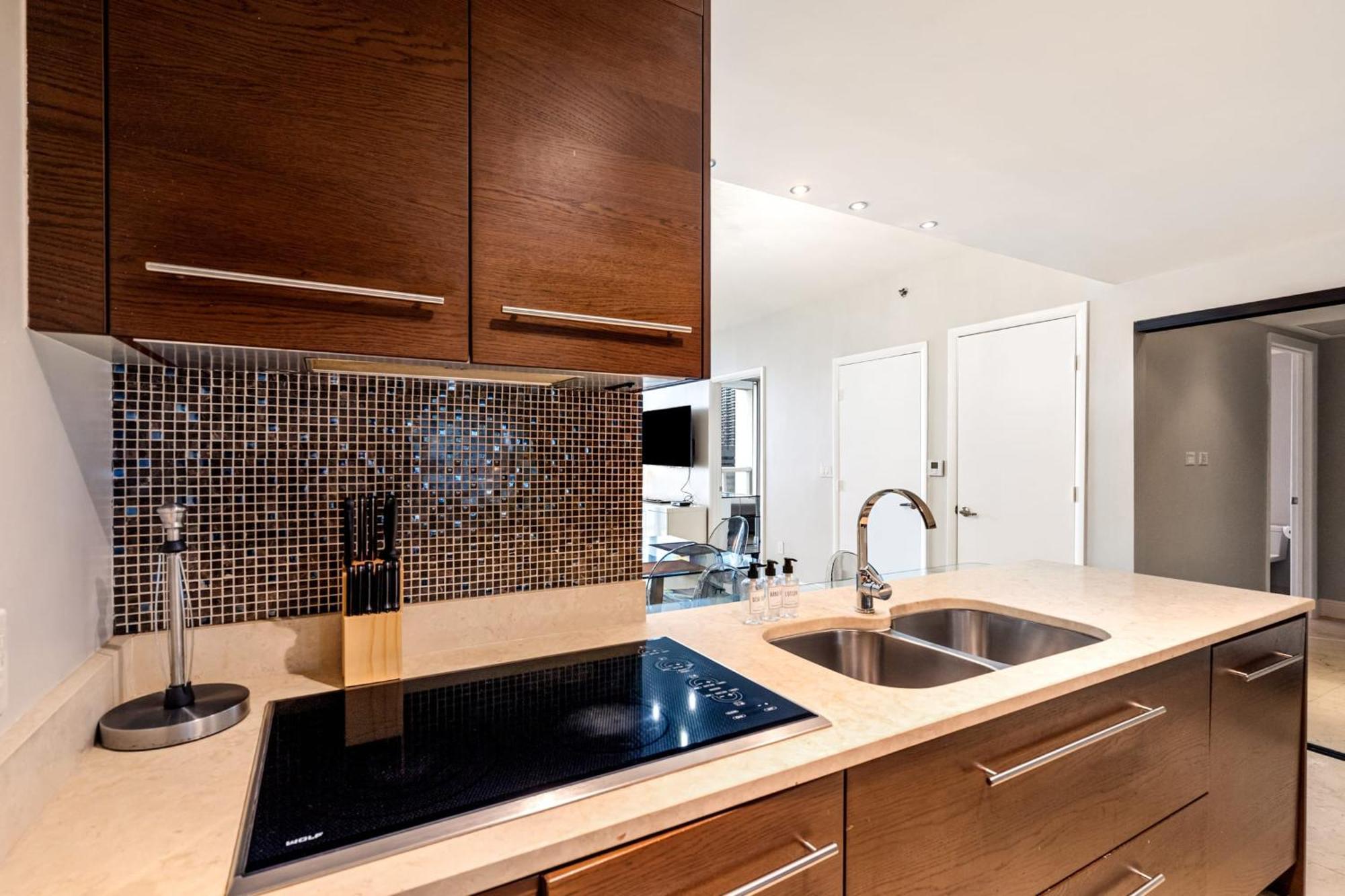 Luxury 2 Bd Free Pool + Gym + * Miami