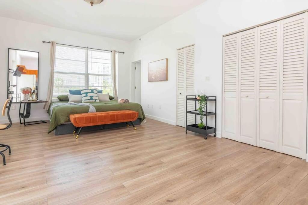 Downtown 1-br With Balcony - 5 Minutes To Wynwood * Miami