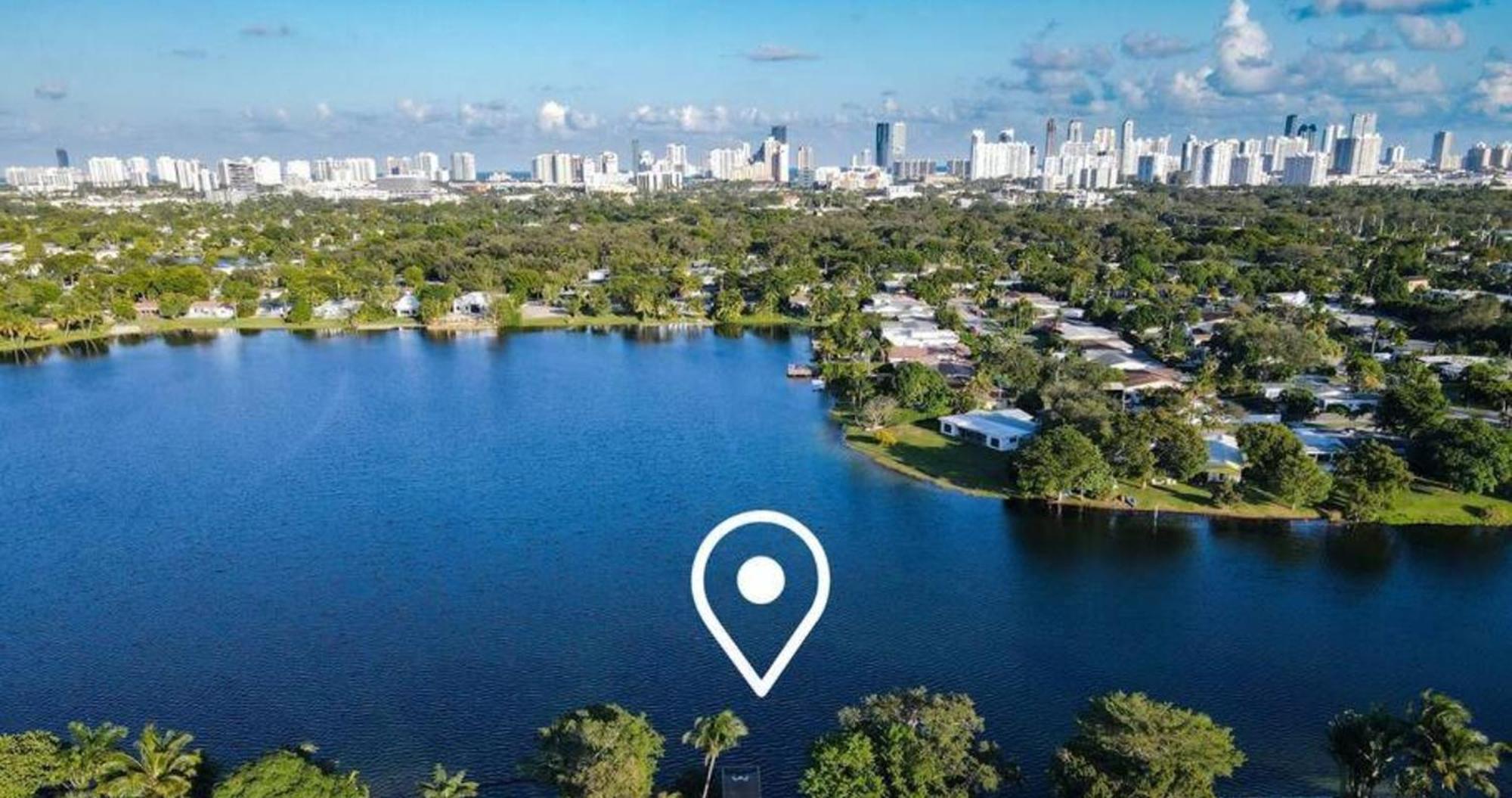 Pousada Lakefront Villa: Tropical Backyard & Kayak Tgh *