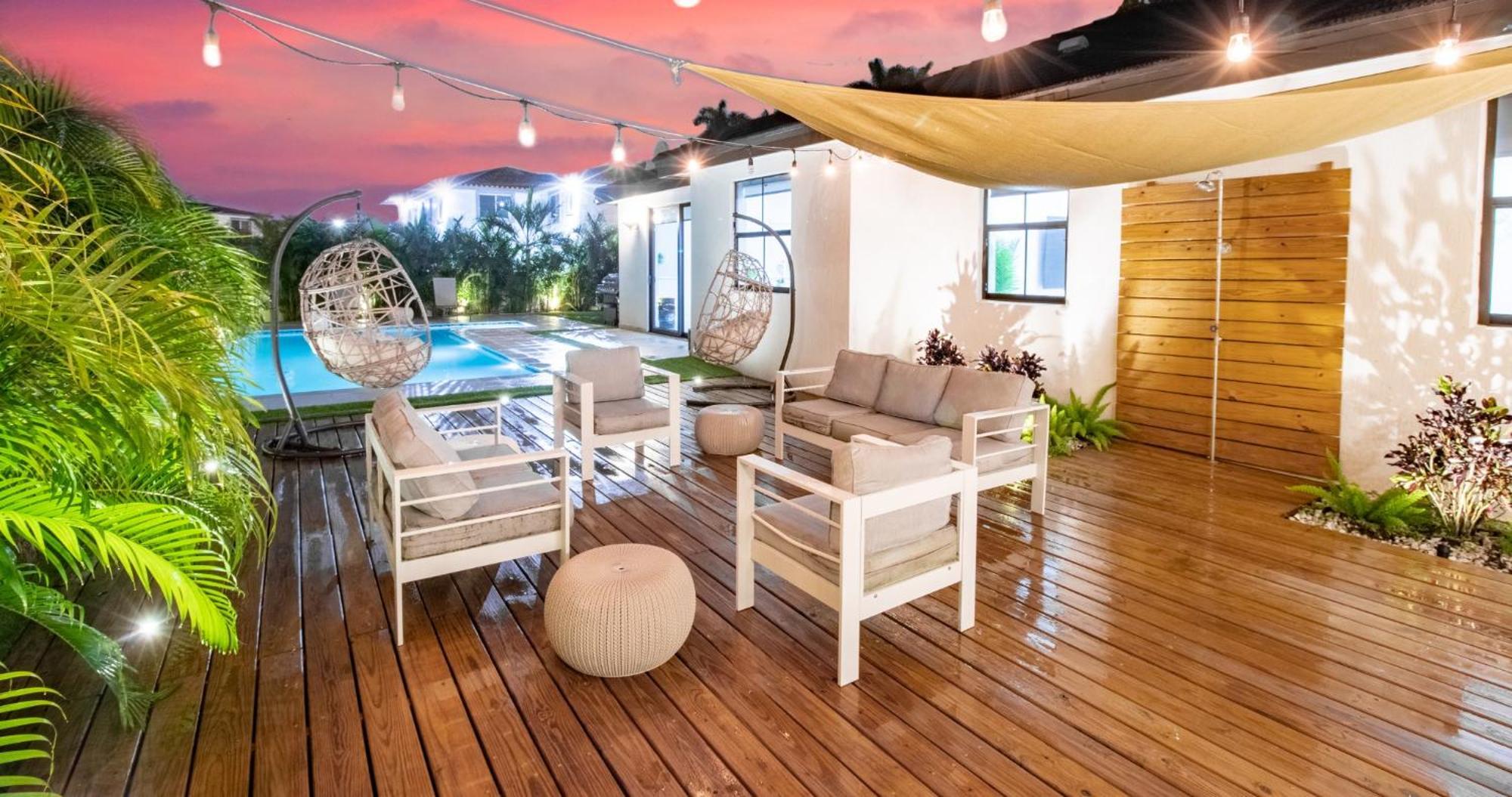 Tropical Wjacuzzi Big Terrace & Billiards Villa *