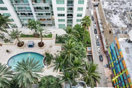 Huge Pool & Gym - Explore Miami's Heat Apartment