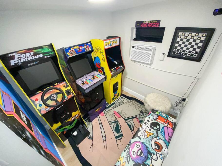 Unique Art Escape W/ Hottub, Arcade & Murals * Miami