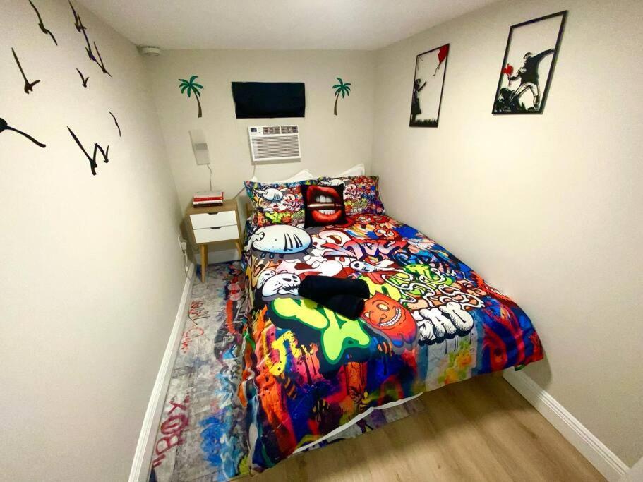 Casa de férias Unique Art Escape W/ Hottub, Arcade & Murals