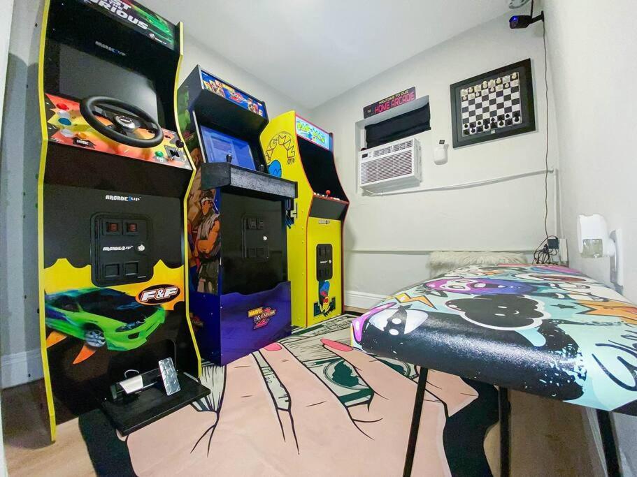 Unique Art Escape W/ Hottub, Arcade & Murals * Miami