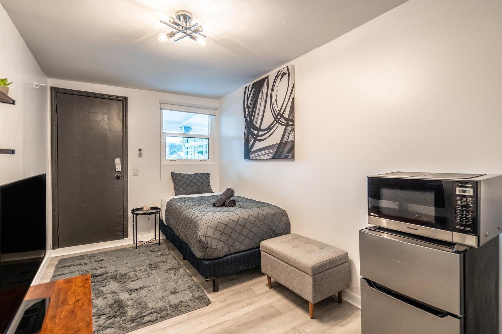 Apartment Cozy W/gated Parking