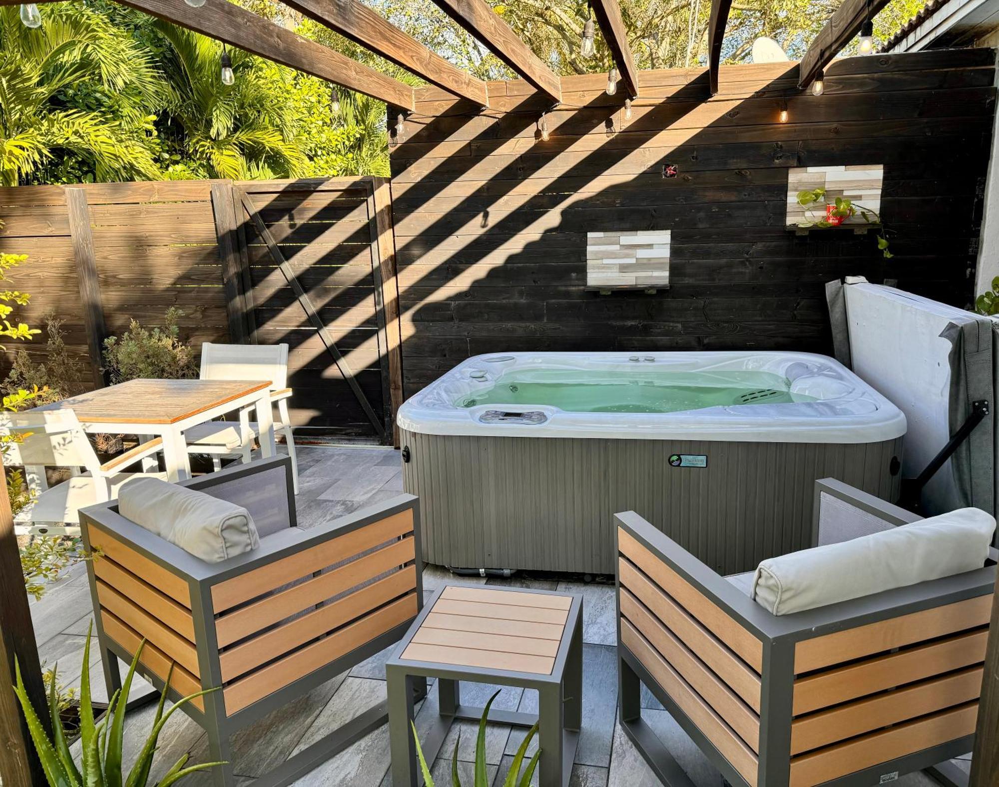 Hot Tub House On Golf Course! 10 Mins To The Holiday home *
