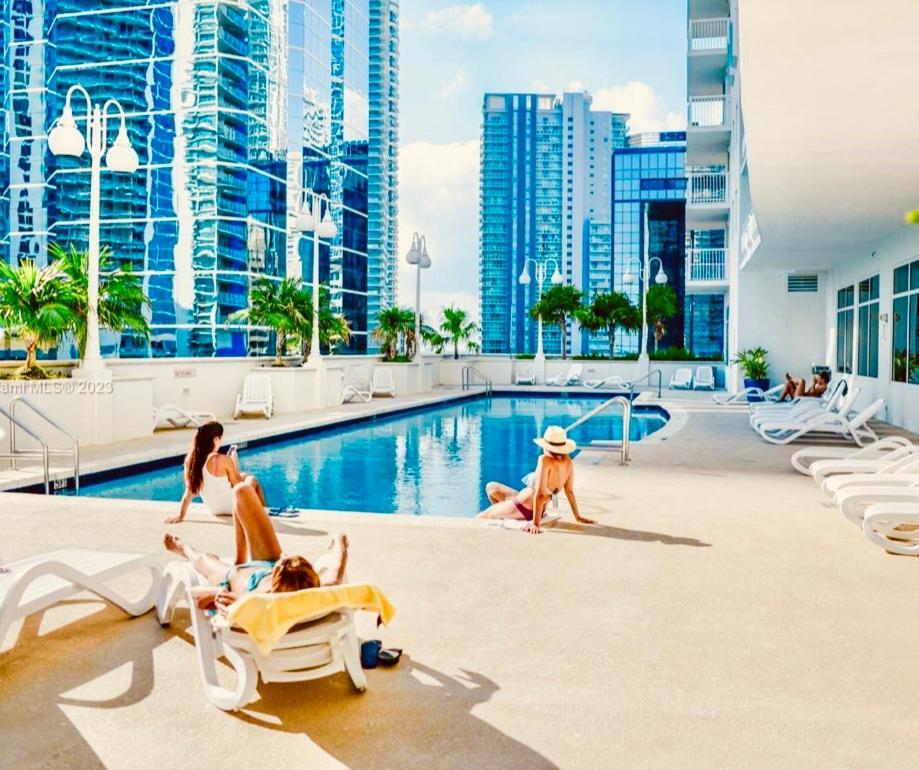 Location - Boho Brickell-spectacular Views-walk, Wi-fi, Water Apartment *