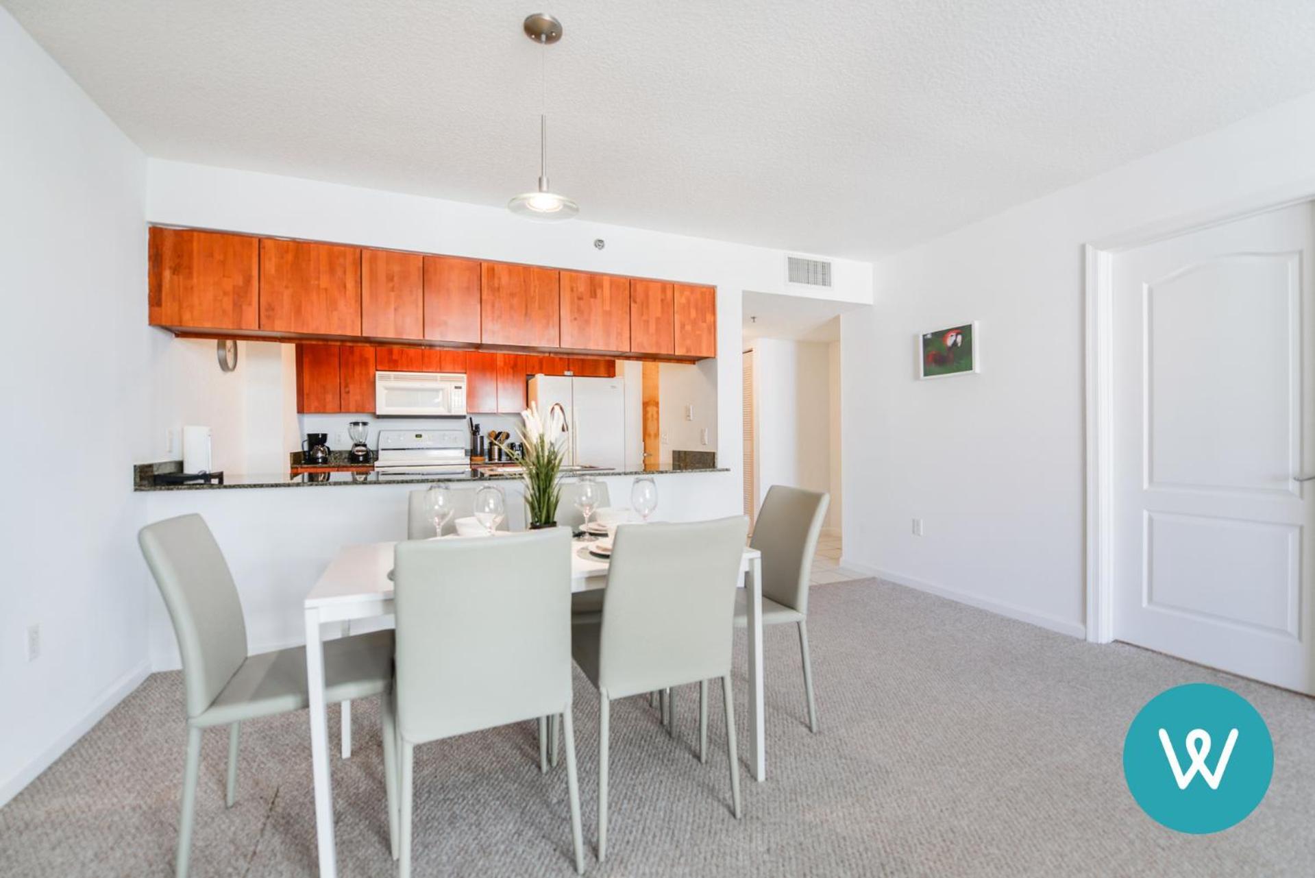Stunning At Brickell With Pool & Gym Apartment *