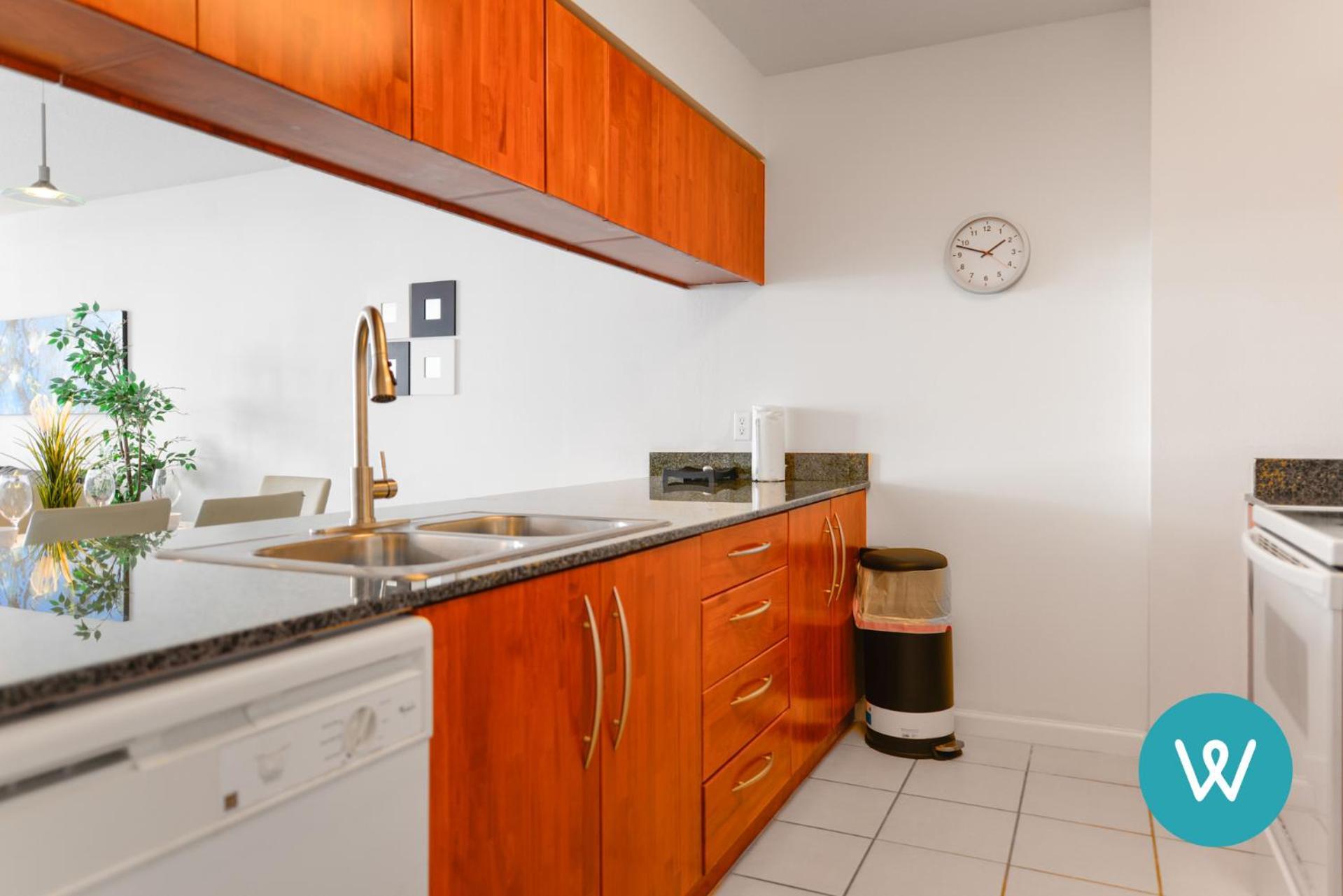 Stunning At Brickell With Pool & Gym Apartment *