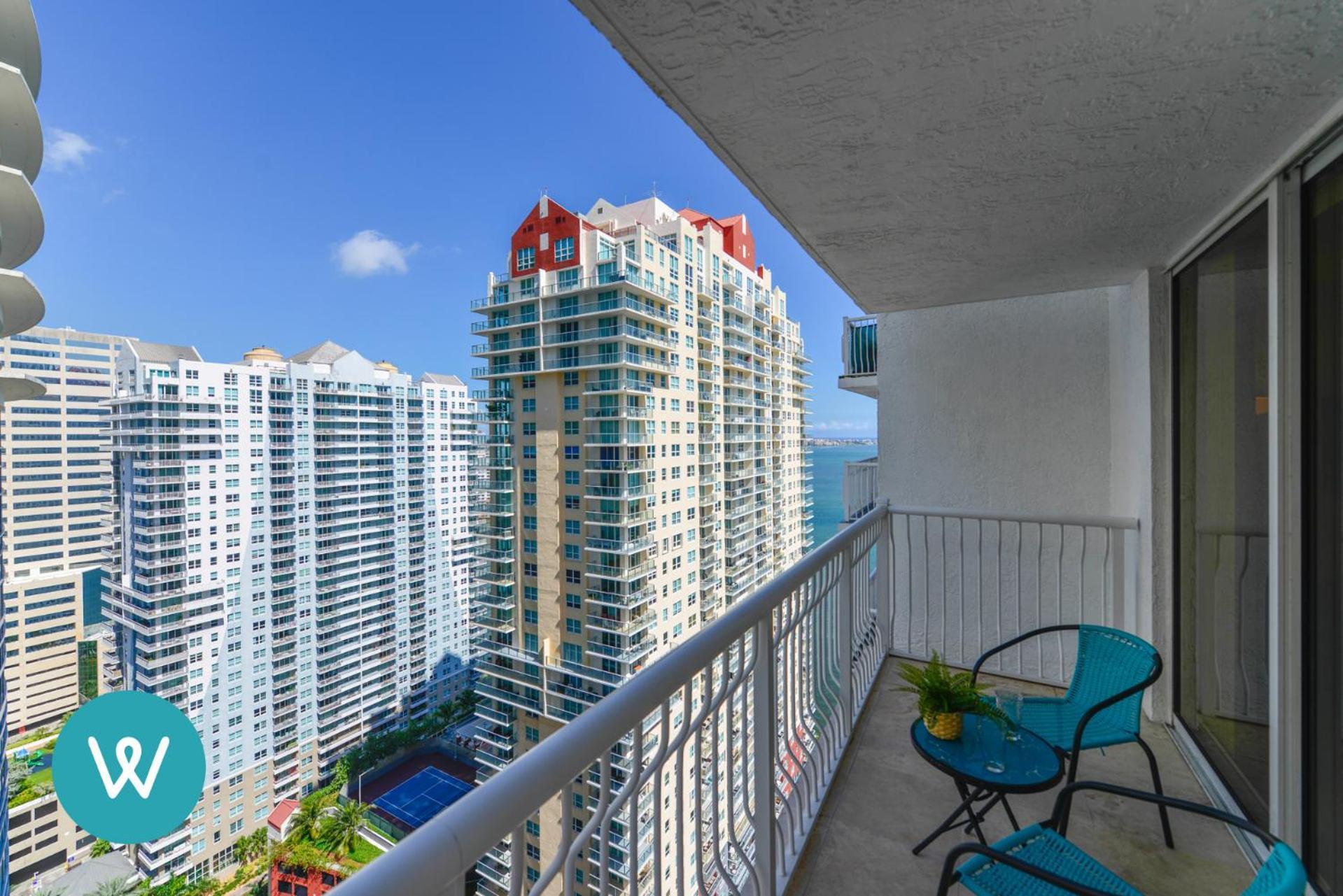 Stunning At Brickell With Pool & Gym *