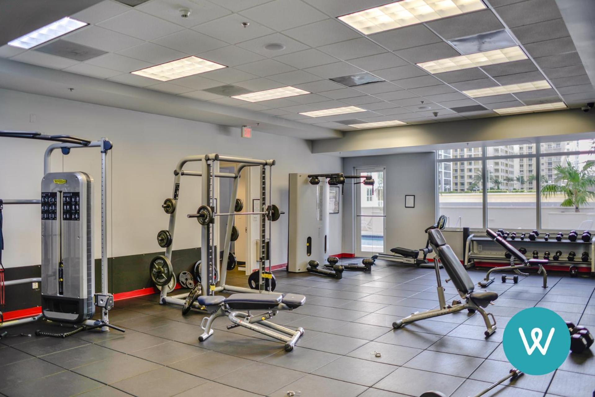 Stunning At Brickell With Pool & Gym Apartment *