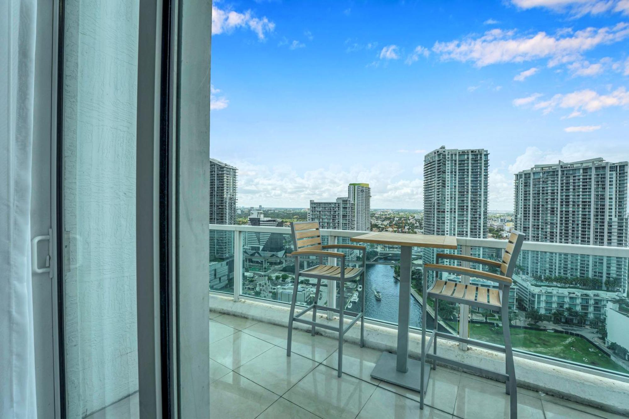 Modern 2 Story Loft 2br With Breathtaking Views Holiday home Miami