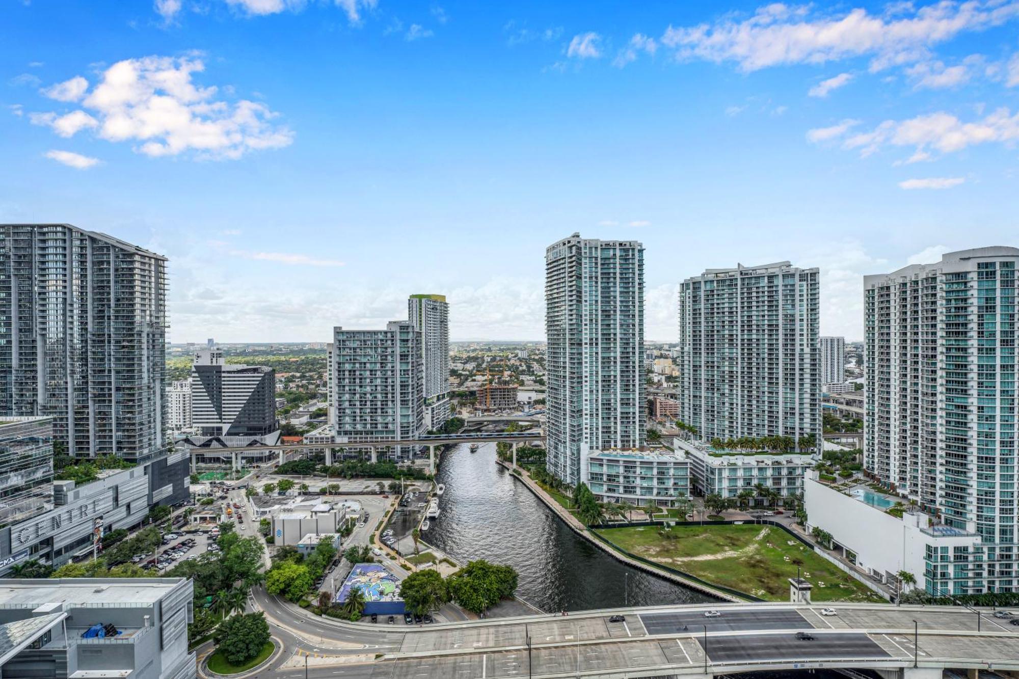 Modern 2 Story Loft 2br With Breathtaking Views Holiday home Miami