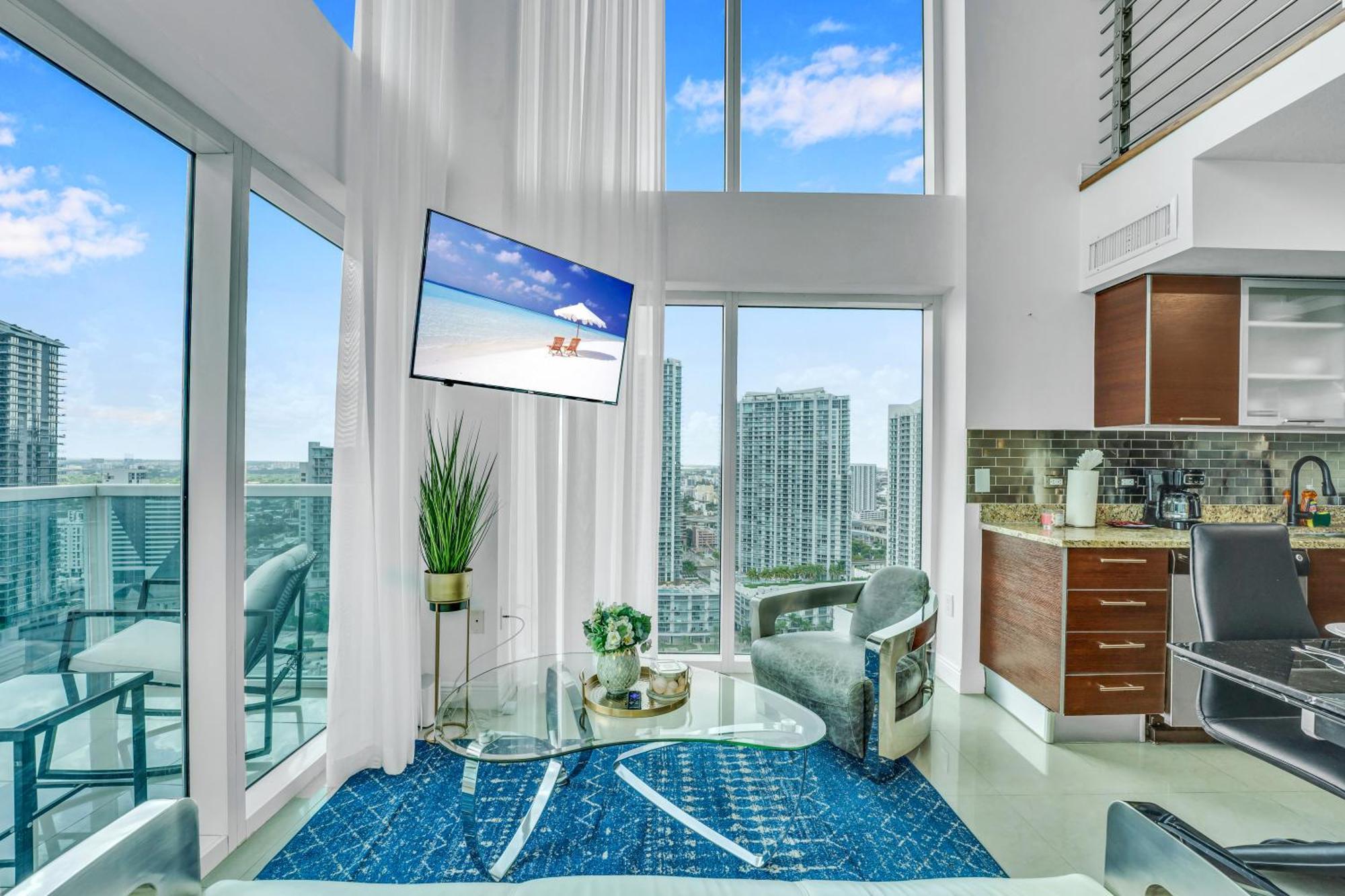 Modern 2 Story Loft 2br With Breathtaking Views *