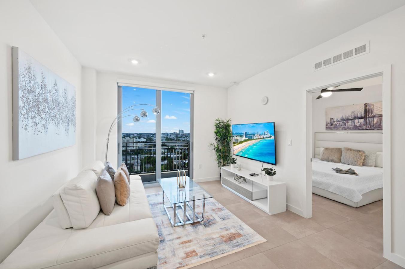 Beautiful Unit In Downtown With Free Parking Miami