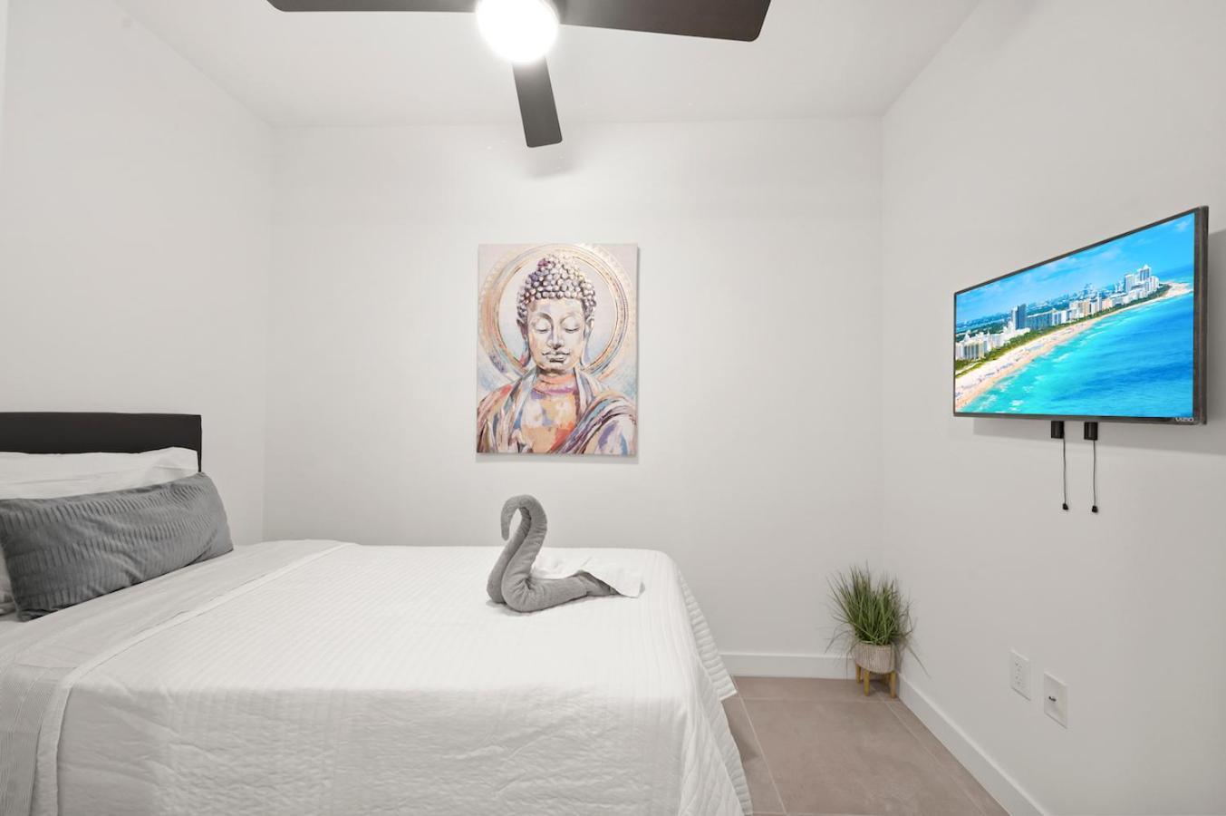 Modern Unit In Downtown With Free Parking Apartment *