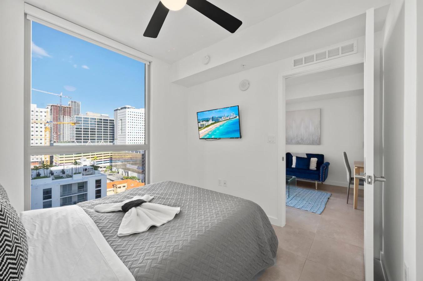 Modern Unit In Downtown With Free Parking Apartment
