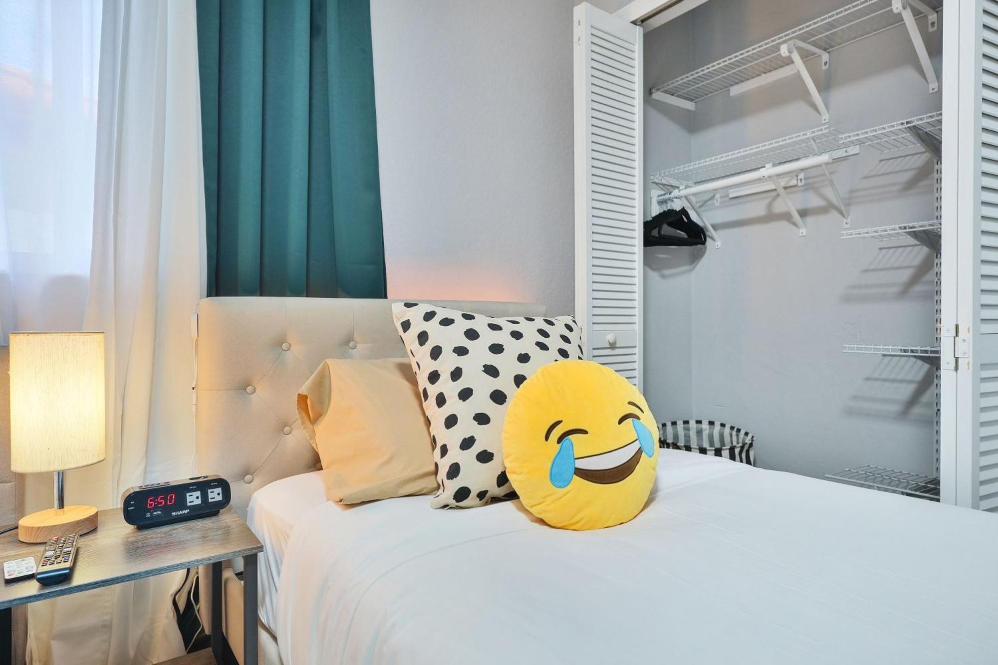 Vacay Spot Gables: Spacious Group Retreat With Game & Prime Location