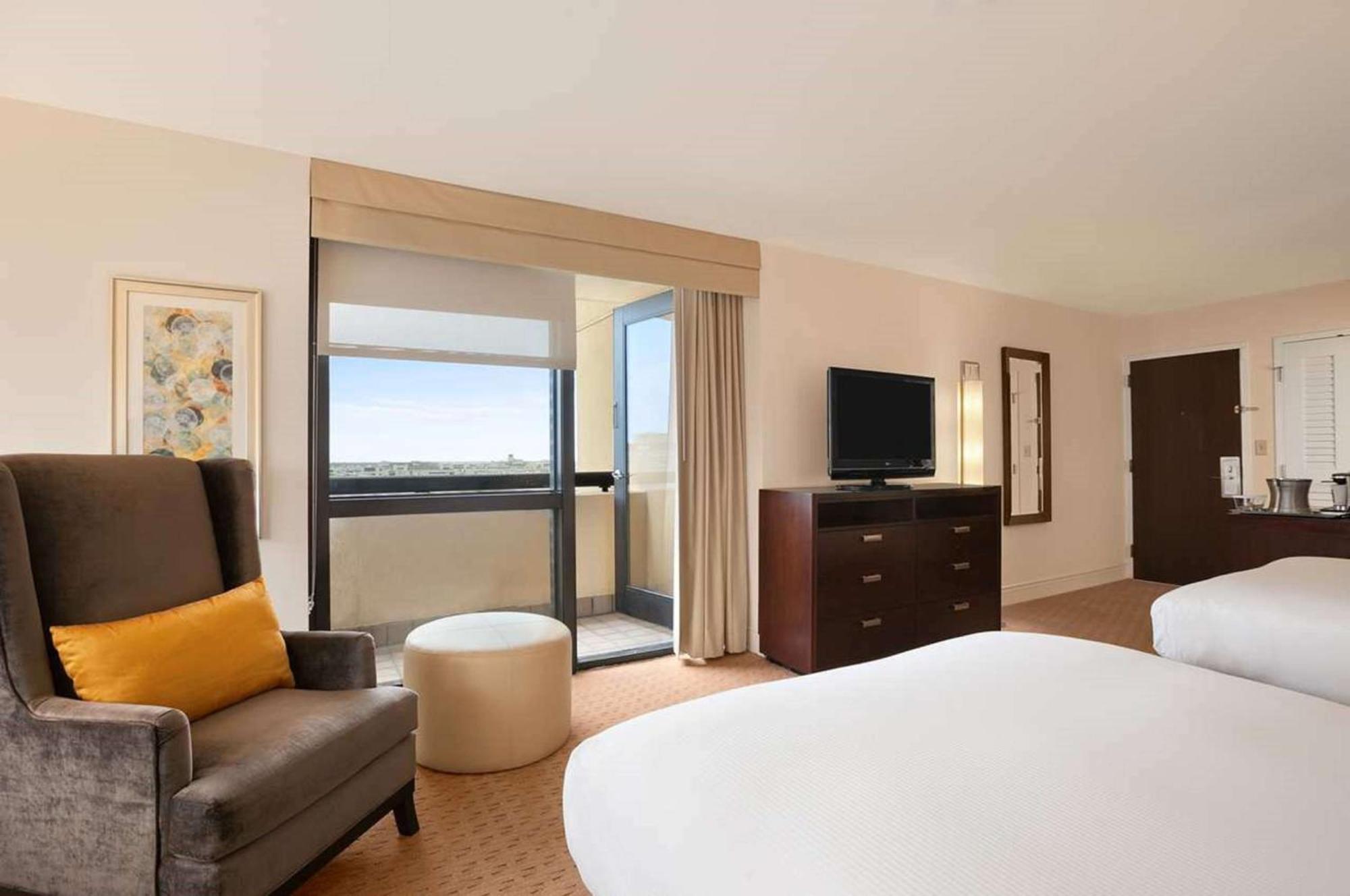 Hotel Hilton Airport Blue Lagoon 4*
