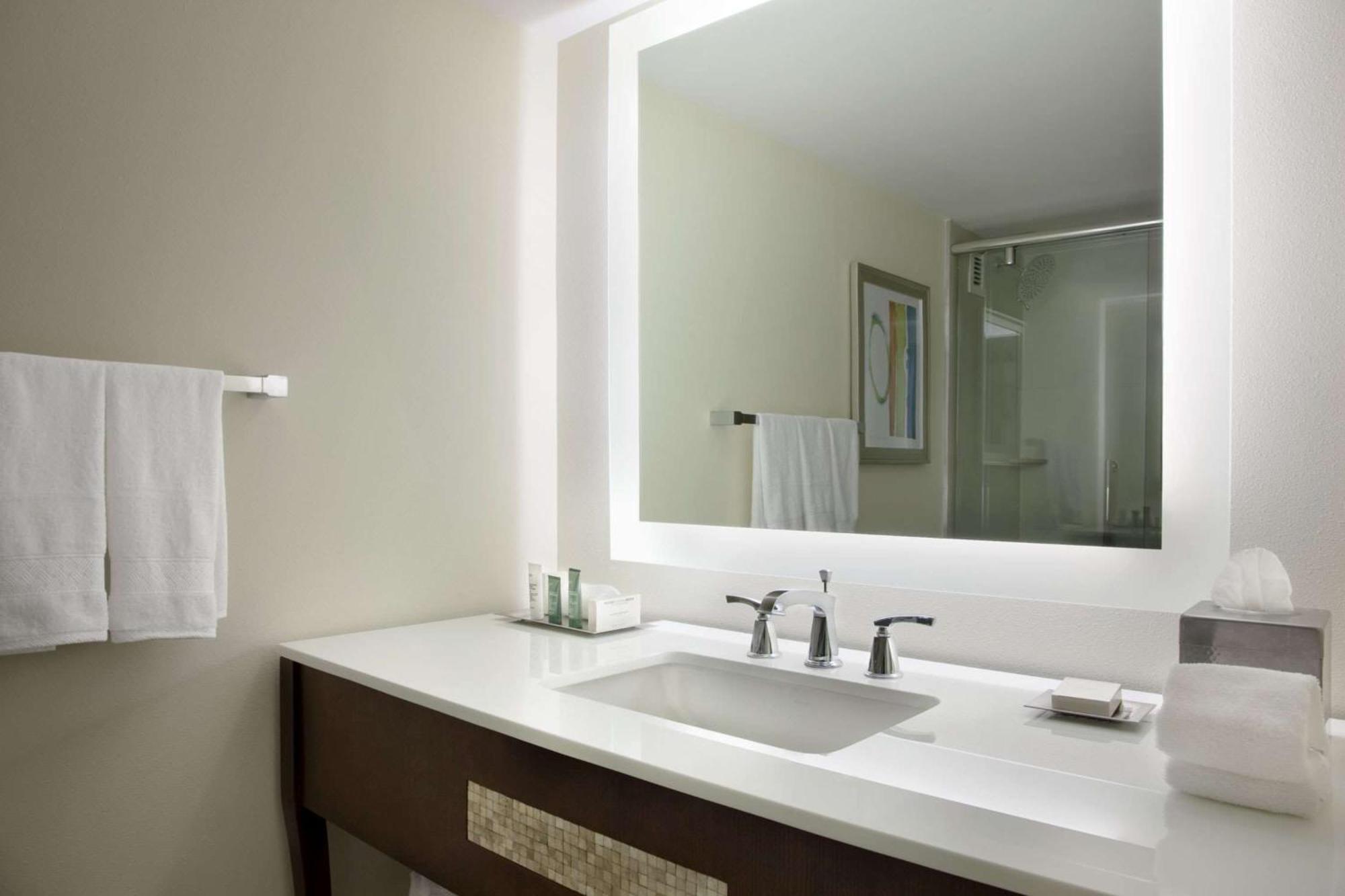 Hotel Hilton Airport Blue Lagoon Miami